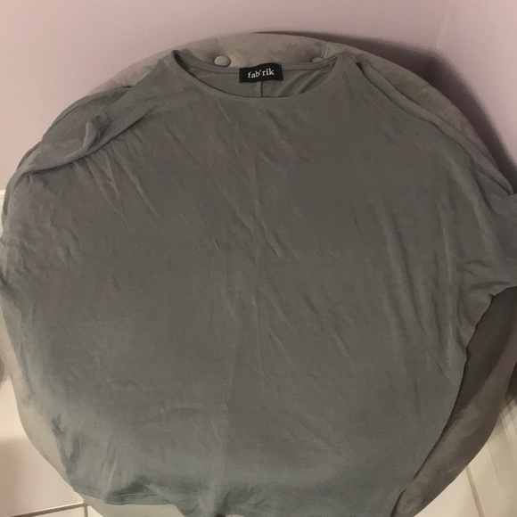 Fab’rik Gray-Blue Cold Shoulder Short Sleeve top. - Picture 3 of 5